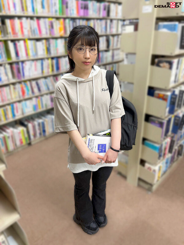 这个戴眼镜的巨乳理组大学生竟然是作品拿下十万个赞的她！ 番号: